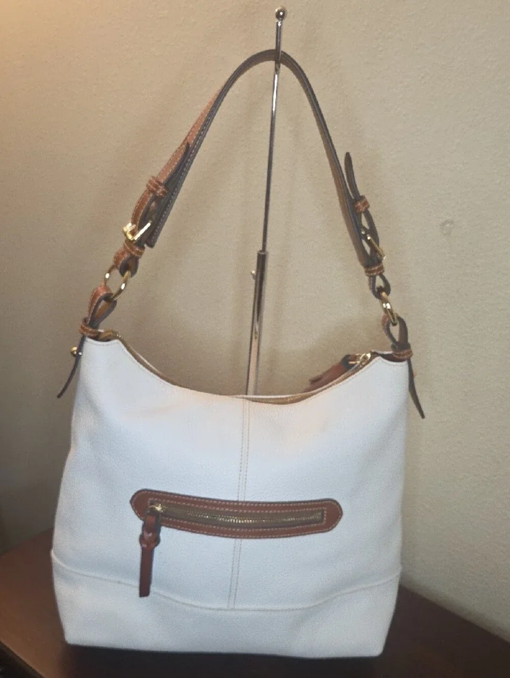 Sale! NWOT Dooney & Bourke White Pebble Leather Shoulder Bag with Brown strap. - Picture 6 of 13